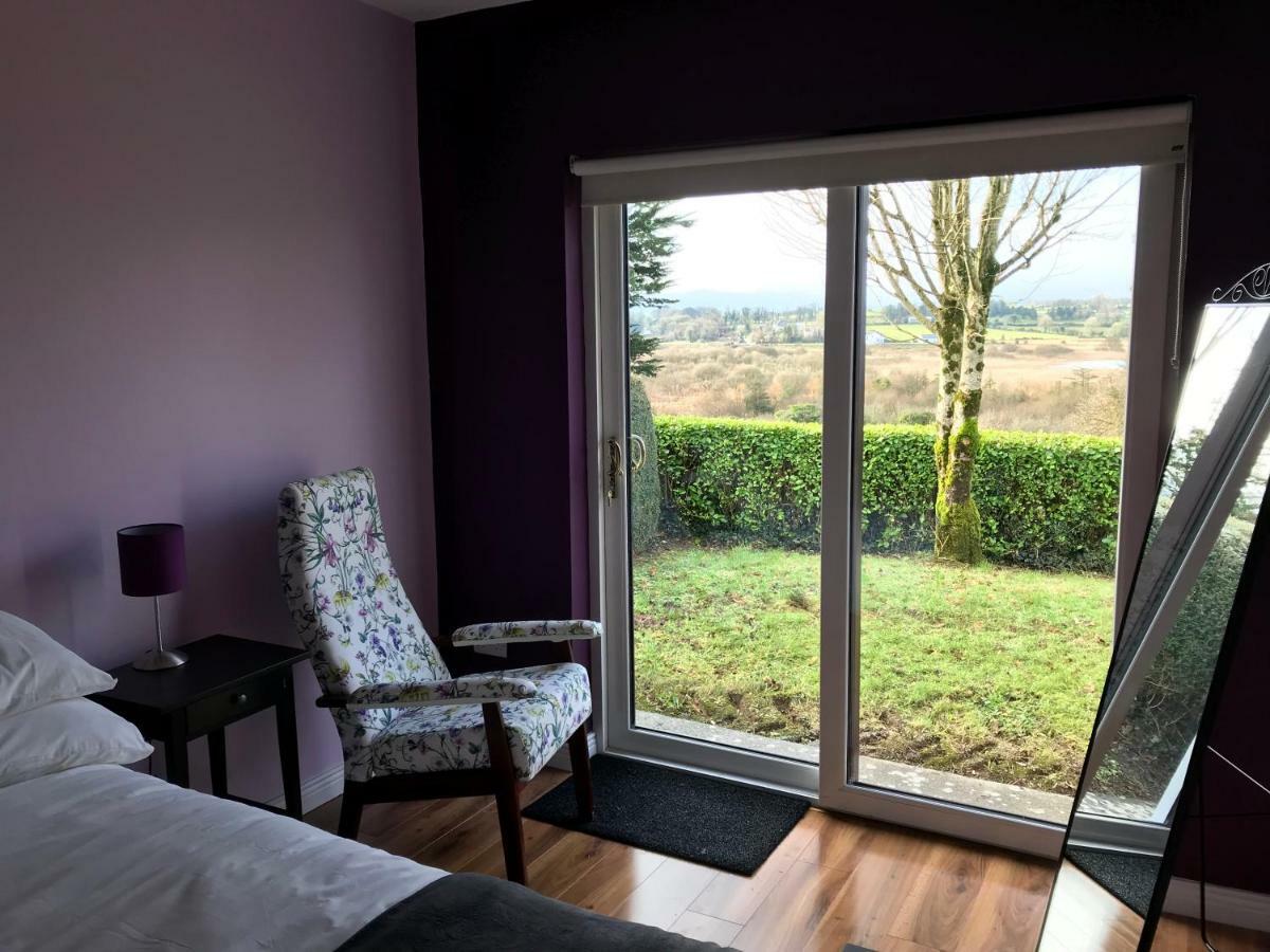 Mick'S Cottage Loughrea Bagian luar foto